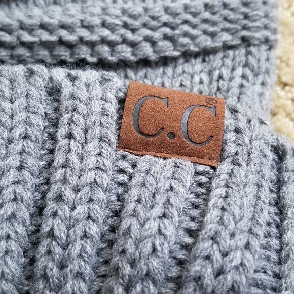 **NWOT** C.C. Gray Cable Knit Beanie - Picture 2 of 5